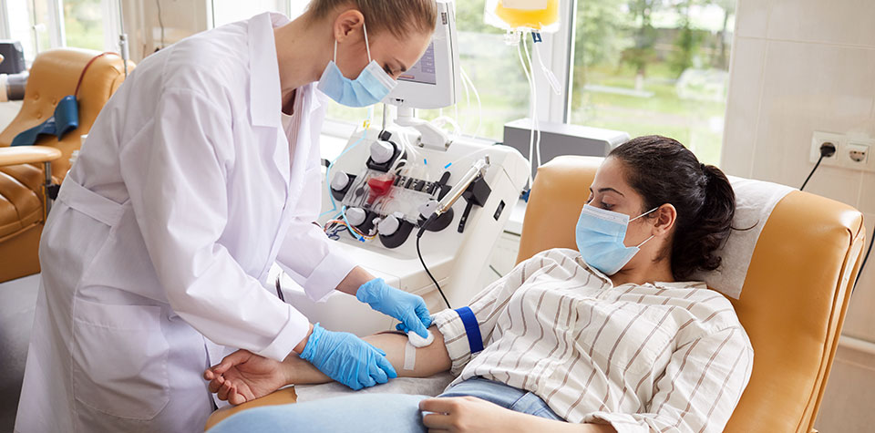 Medical Assistant vs. Phlebotomist: Which Is a Better Career Choice