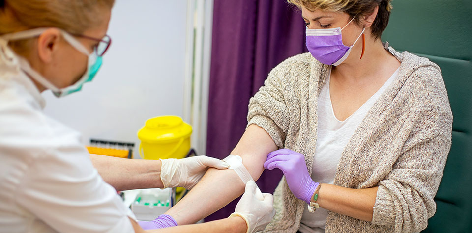 Medical Assistant vs. Phlebotomist: Which Is a Better Career Choice